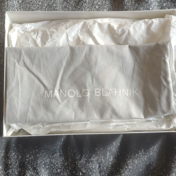 Manolo Blahnnik's Gold/Bronze heels - Picture 2 of 13